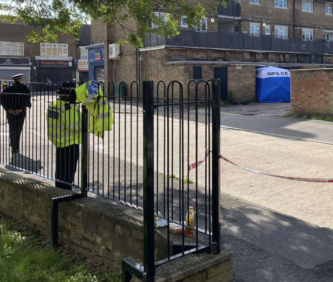 First Pictures as Police launch murder investigation after 43 year old  man  is stabbed to death following reports of a disturbance  in Chingford